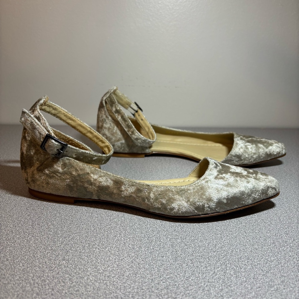 Garnet Hill Italian Strappy Velvet Flats Silver Gray Size 6.5 - Holiday Ready!